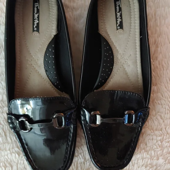 Patent leather loafers. SIZE 9 1/2 W - Picture 1 of 8